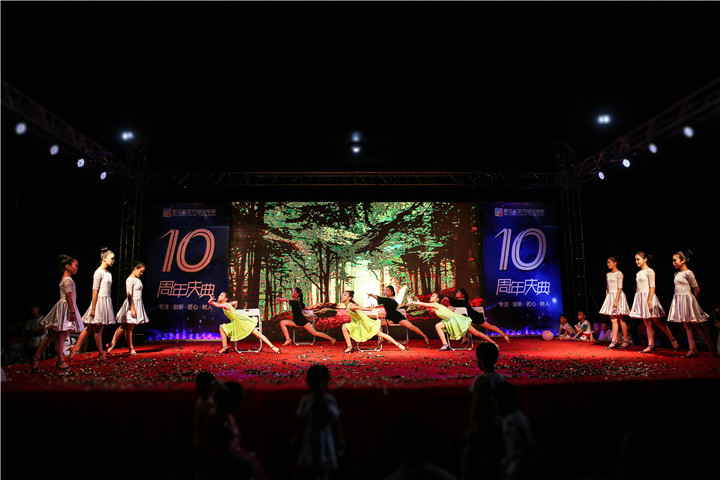 都江堰慶典公司分享舞臺(tái)燈光的重要性